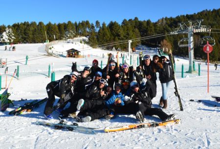 Curso de temporada de esquí o snowboard. Todos los niveles y edades. Grupos Reducidos - Trato personalizado - 