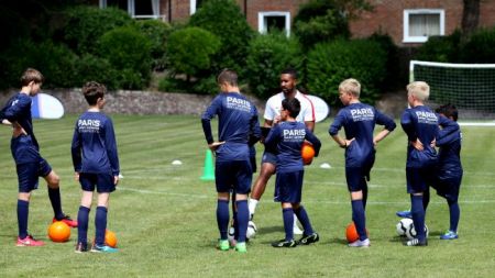 Paris Saint-Germain Academy England - Oakhill School - Campus de Fútbol